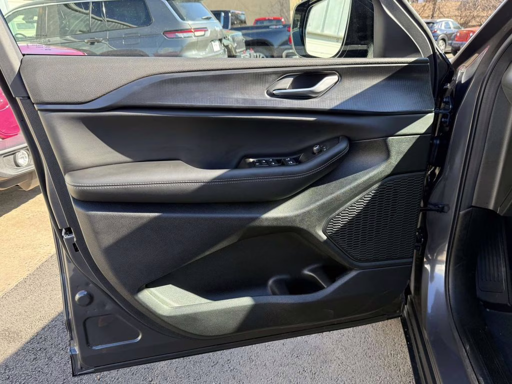 2025 Baltic Gray Metallic Clearcoat Jeep Grand Cherokee Altitude X 4X4 SUV