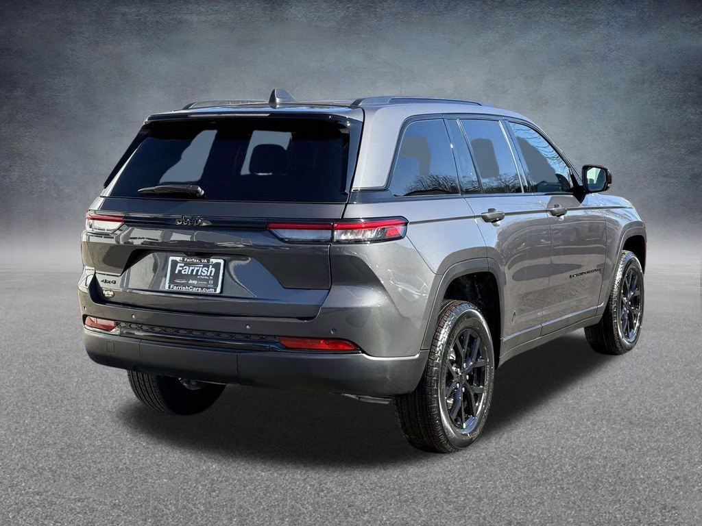 2025 Baltic Gray Metallic Clearcoat Jeep Grand Cherokee Altitude X 4X4 SUV