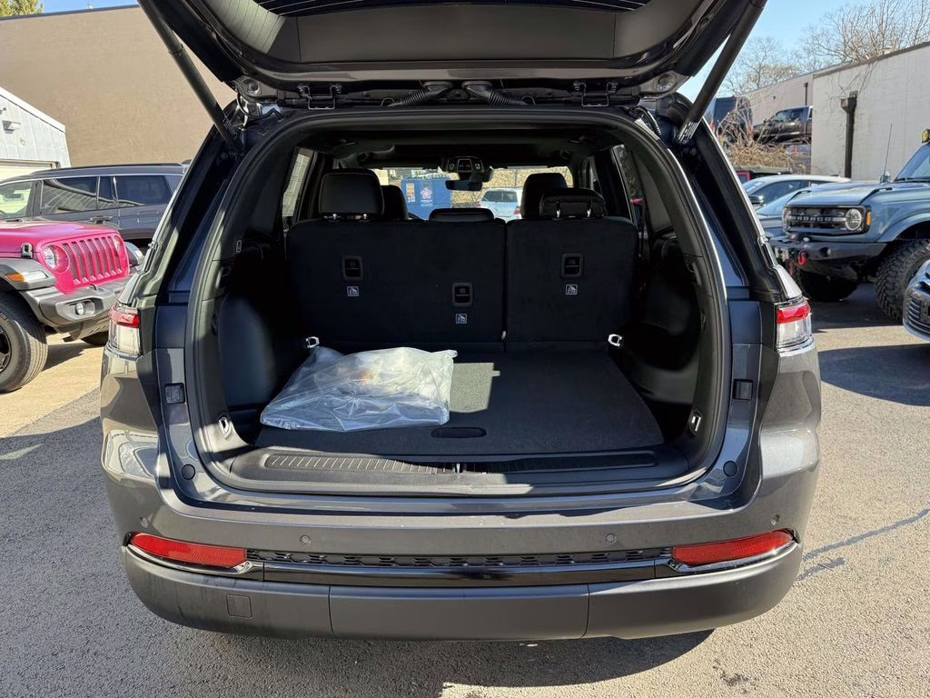 2025 Baltic Gray Metallic Clearcoat Jeep Grand Cherokee Altitude X 4X4 SUV