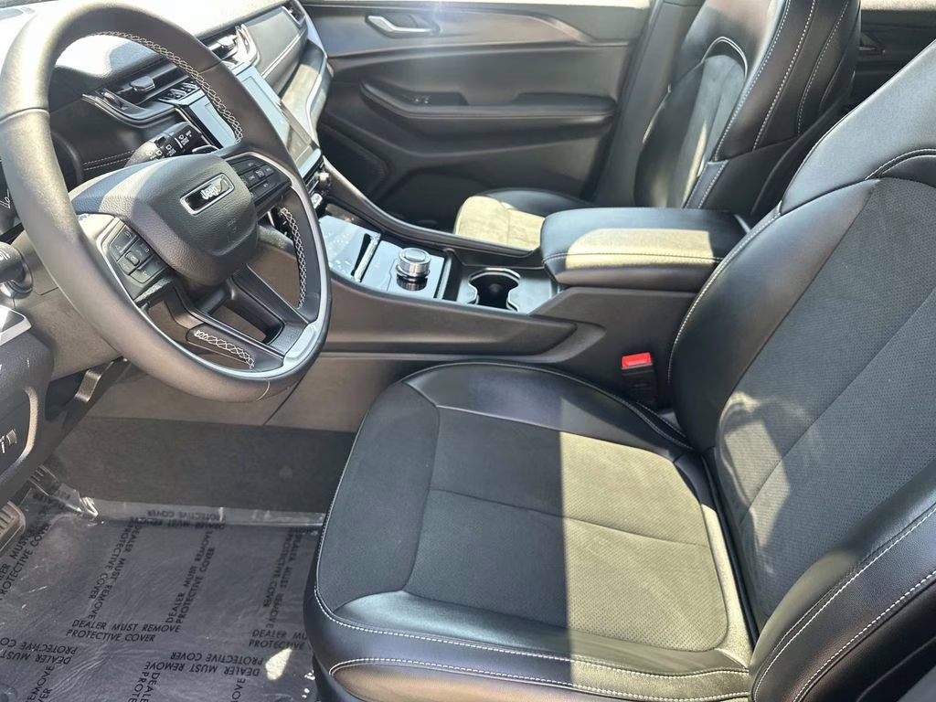 2025 Diamond Black Crystal Pearlcoat Jeep Grand Cherokee Altitude X 4X4 SUV