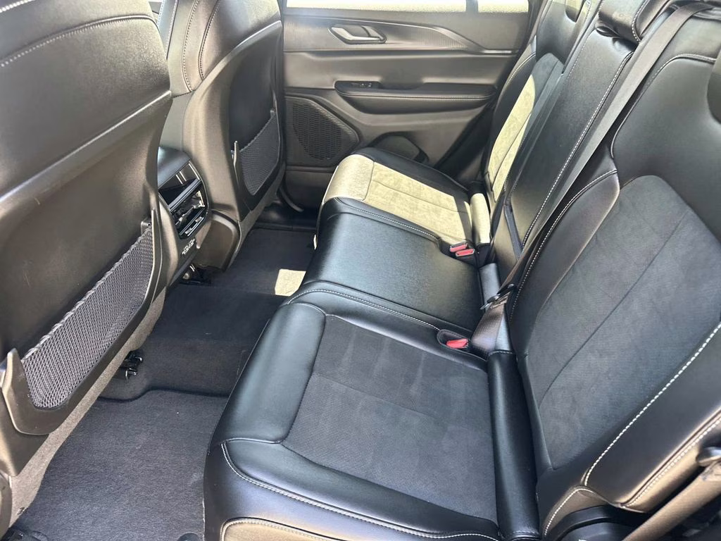 2025 Diamond Black Crystal Pearlcoat Jeep Grand Cherokee Altitude X 4X4 SUV