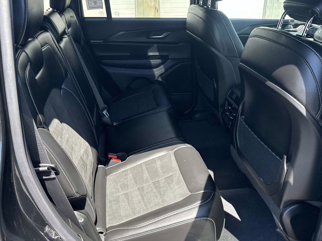 2025 Diamond Black Crystal Pearlcoat Jeep Grand Cherokee Altitude X 4X4 SUV