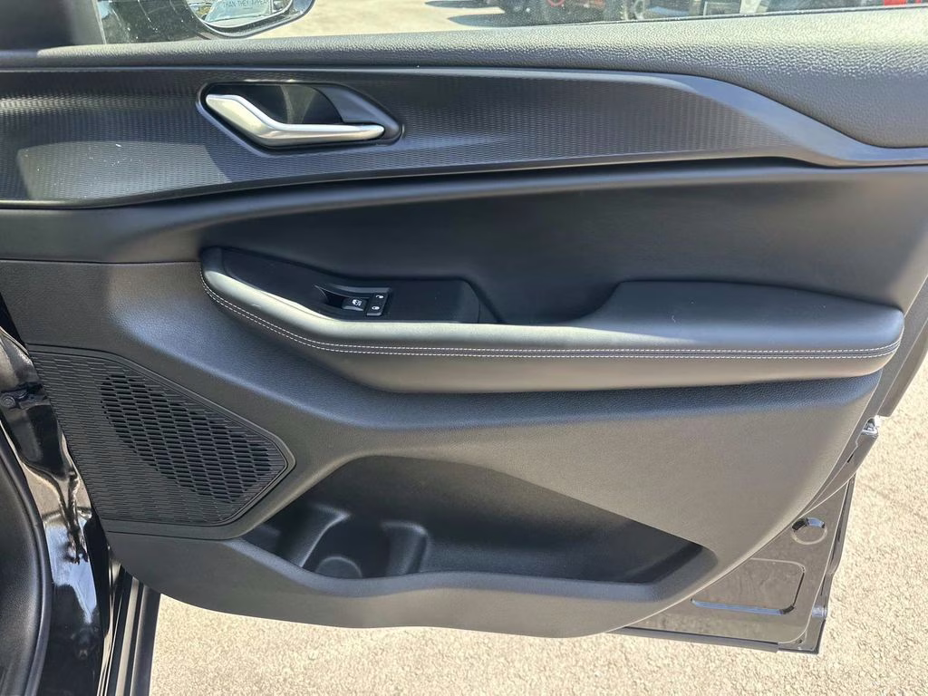 2025 Diamond Black Crystal Pearlcoat Jeep Grand Cherokee Altitude X 4X4 SUV