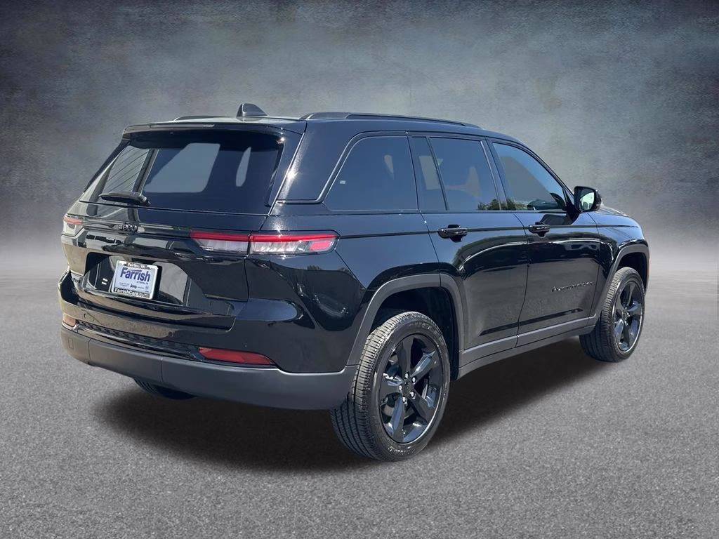2025 Diamond Black Crystal Pearlcoat Jeep Grand Cherokee Altitude X 4X4 SUV