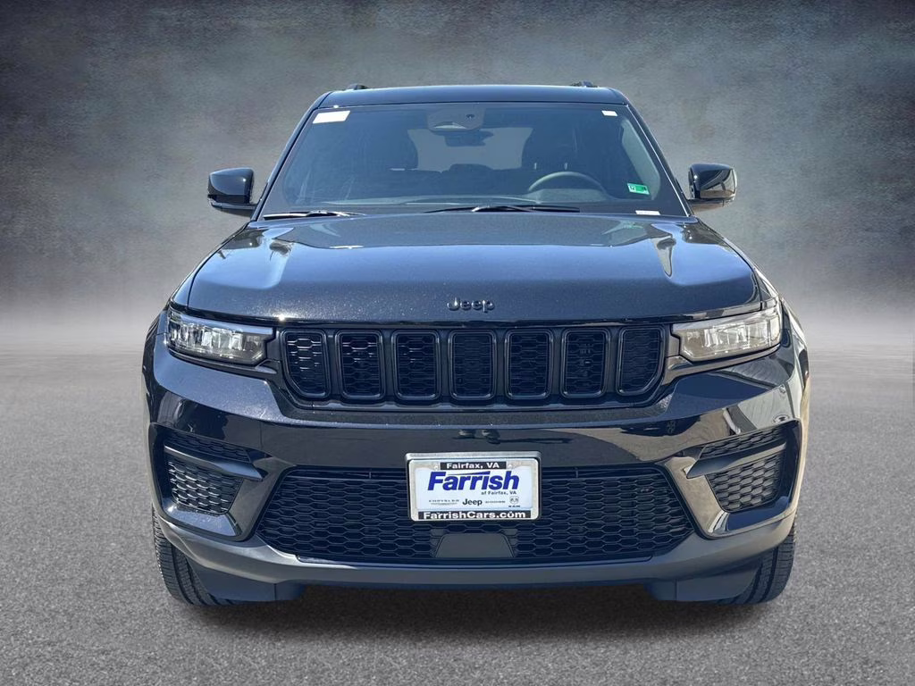 2025 Diamond Black Crystal Pearlcoat Jeep Grand Cherokee Altitude X 4X4 SUV