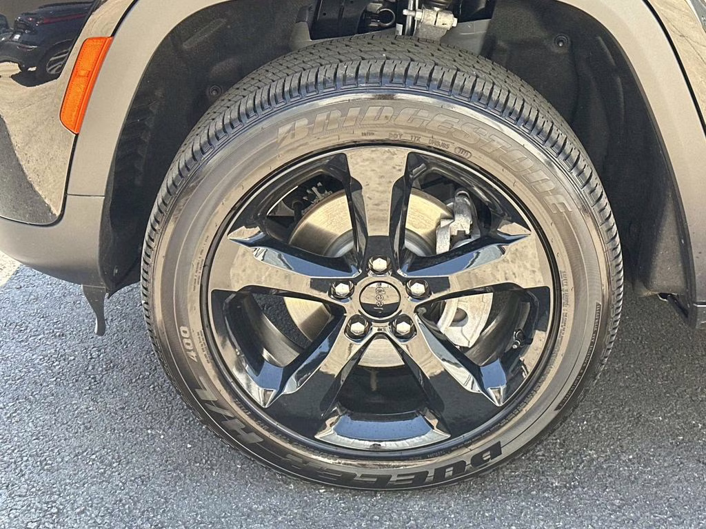 2025 Diamond Black Crystal Pearlcoat Jeep Grand Cherokee Altitude X 4X4 SUV