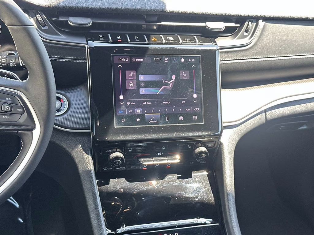 2025 Diamond Black Crystal Pearlcoat Jeep Grand Cherokee Altitude X 4X4 SUV