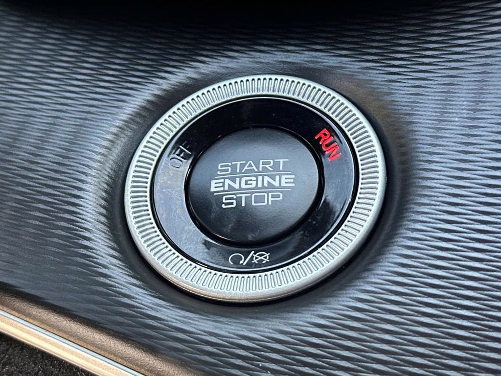 2025 Diamond Black Crystal Pearlcoat Jeep Grand Cherokee Altitude X 4X4 SUV