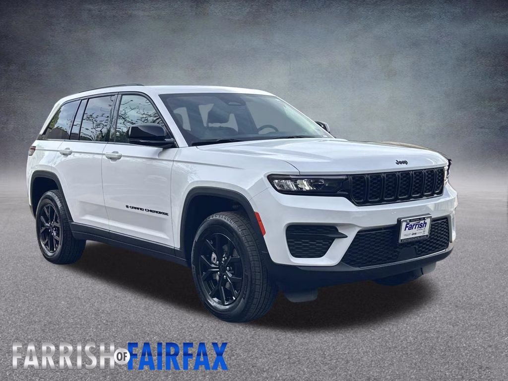 2025 Bright White Clearcoat Jeep Grand Cherokee Altitude X 4X4 SUV