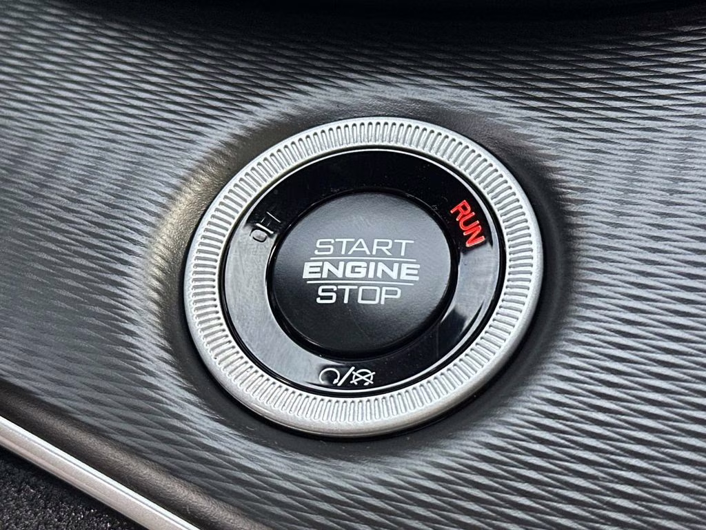 2025 Bright White Clearcoat Jeep Grand Cherokee Altitude X 4X4 SUV