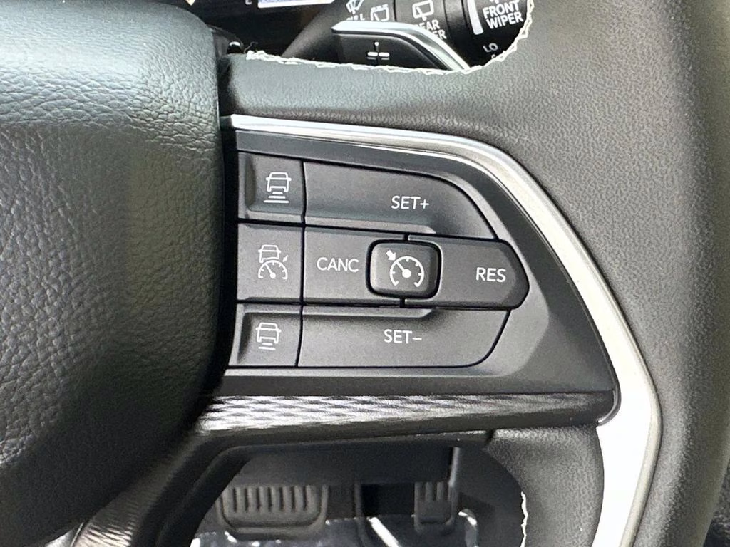 2025 Bright White Clearcoat Jeep Grand Cherokee Altitude X 4X4 SUV