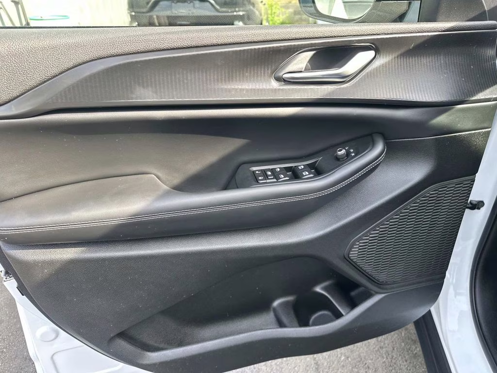 2025 Bright White Clearcoat Jeep Grand Cherokee Altitude X 4X4 SUV