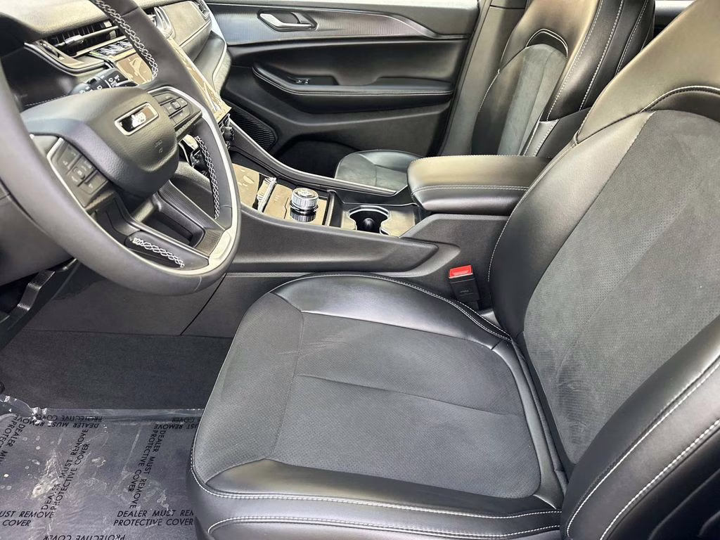 2025 Bright White Clearcoat Jeep Grand Cherokee Altitude X 4X4 SUV