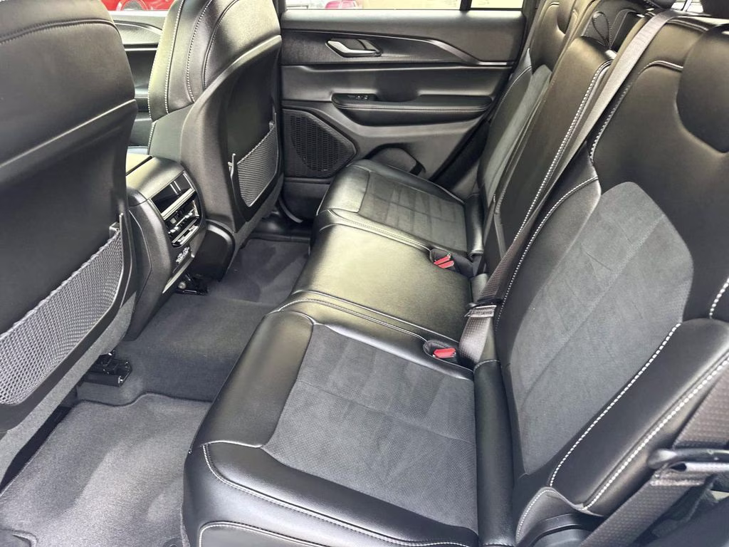 2025 Bright White Clearcoat Jeep Grand Cherokee Altitude X 4X4 SUV