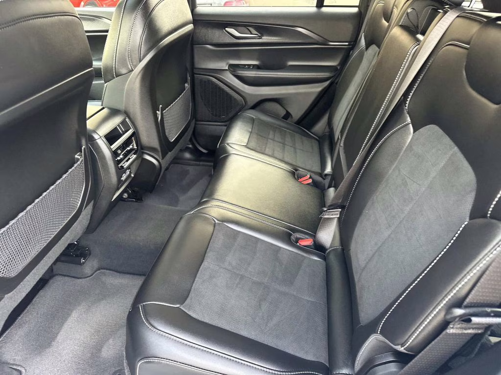 2025 Bright White Clearcoat Jeep Grand Cherokee Altitude X 4X4 SUV