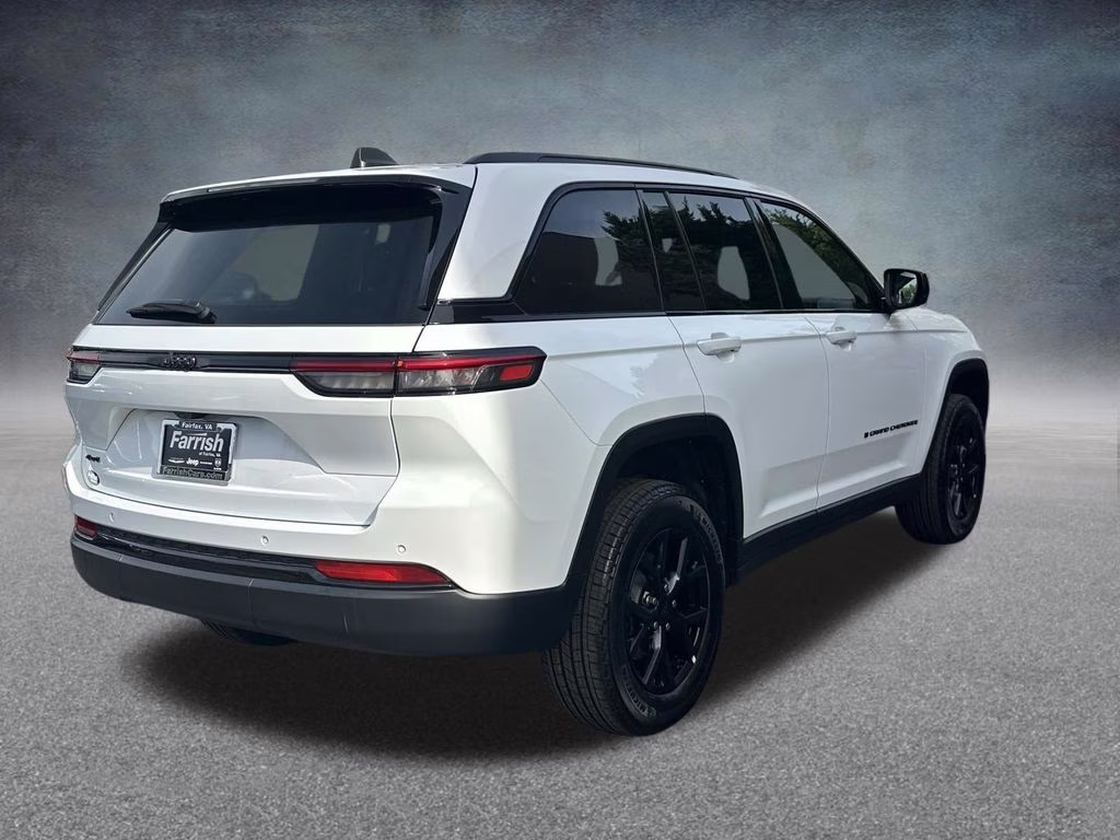 2025 Bright White Clearcoat Jeep Grand Cherokee Altitude X 4X4 SUV