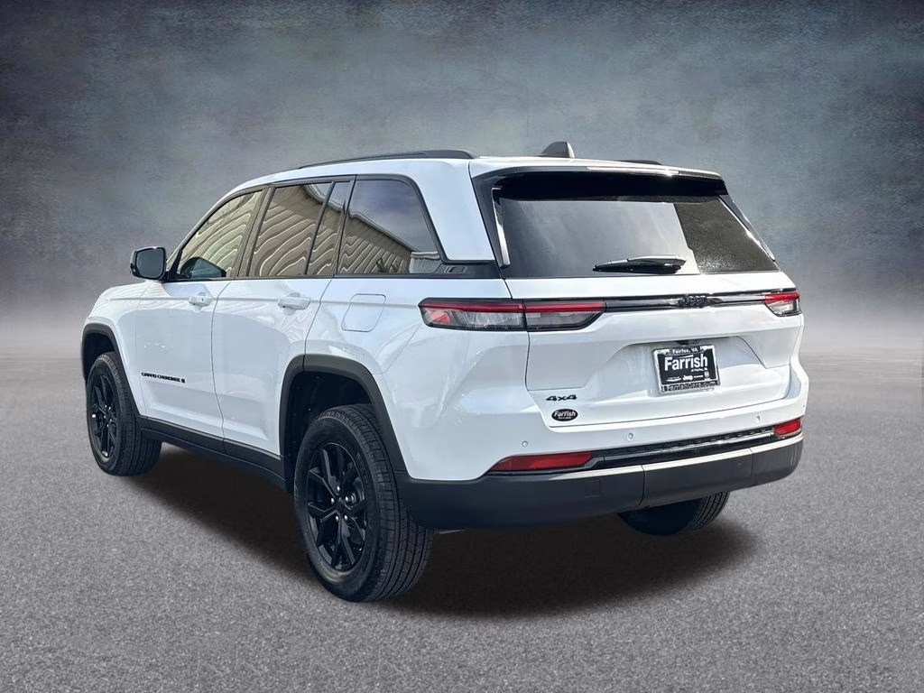 2025 Bright White Clearcoat Jeep Grand Cherokee Altitude X 4X4 SUV