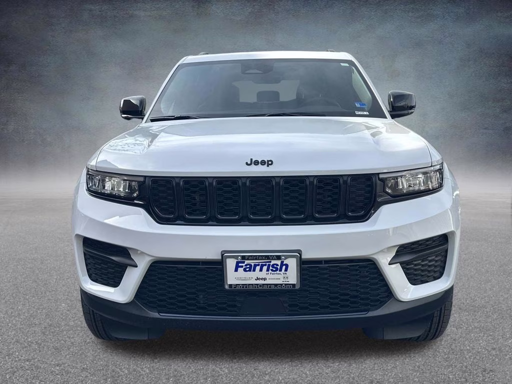 2025 Bright White Clearcoat Jeep Grand Cherokee Altitude X 4X4 SUV