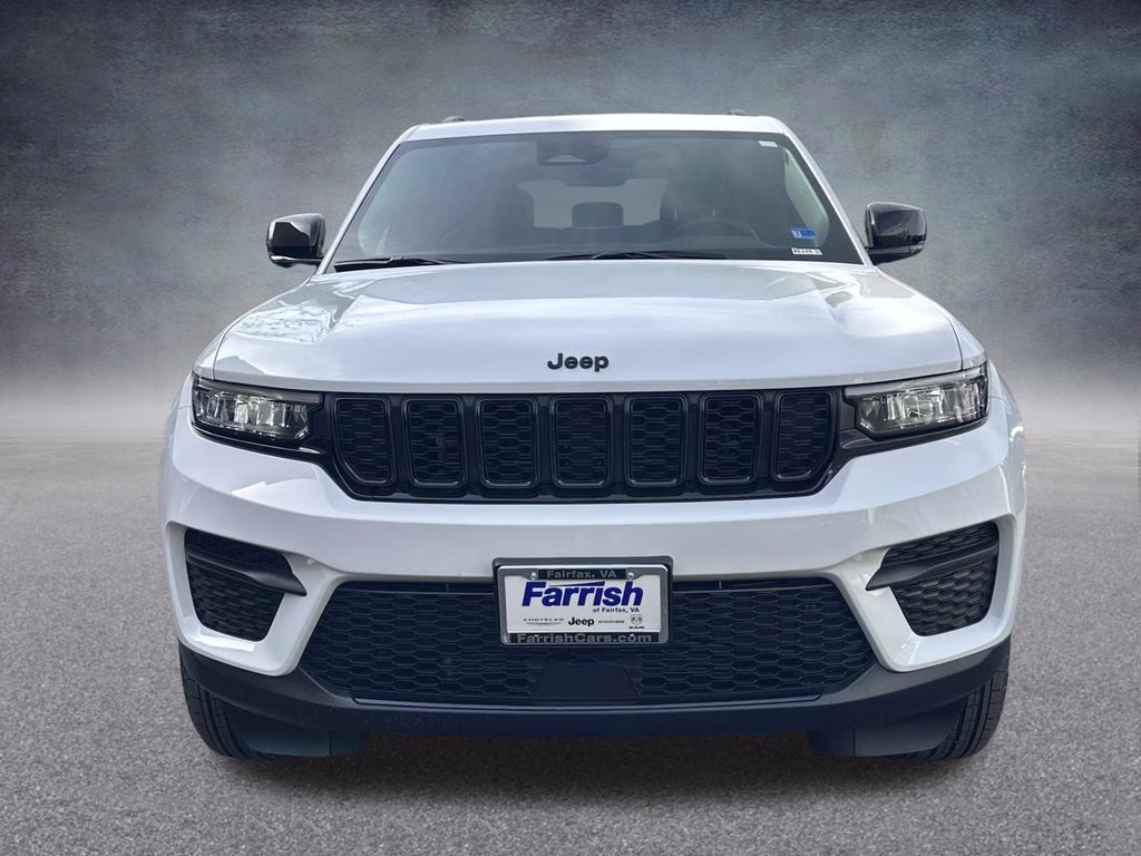 2025 Bright White Clearcoat Jeep Grand Cherokee Altitude X 4X4 SUV