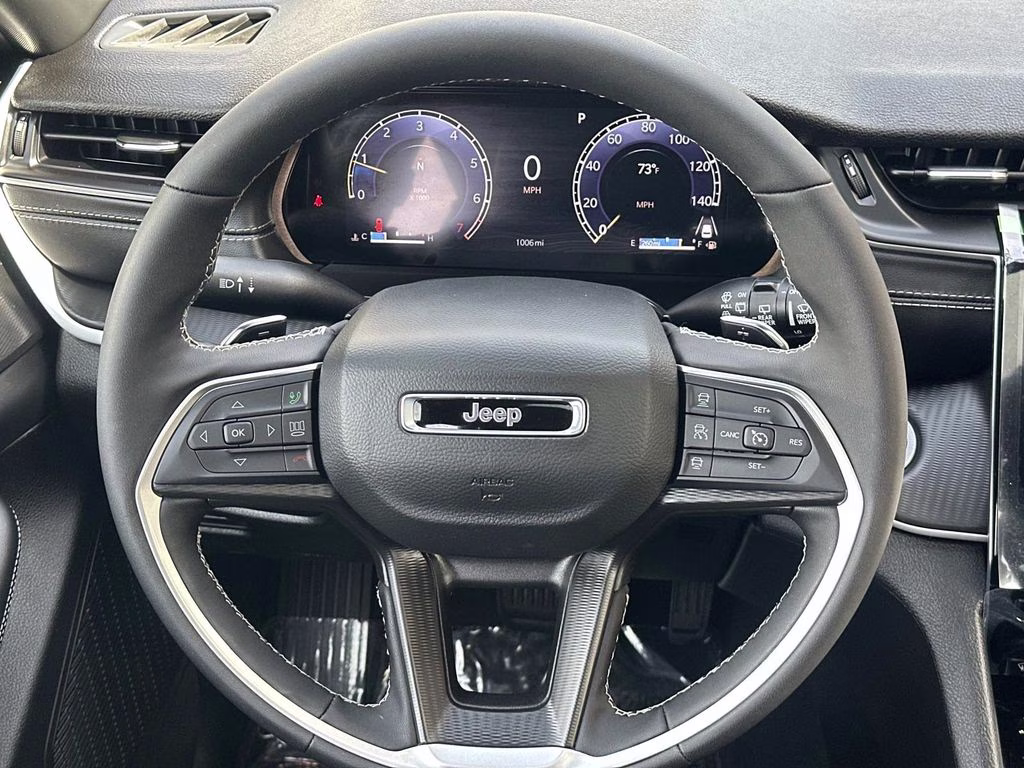 2025 Bright White Clearcoat Jeep Grand Cherokee Altitude X 4X4 SUV