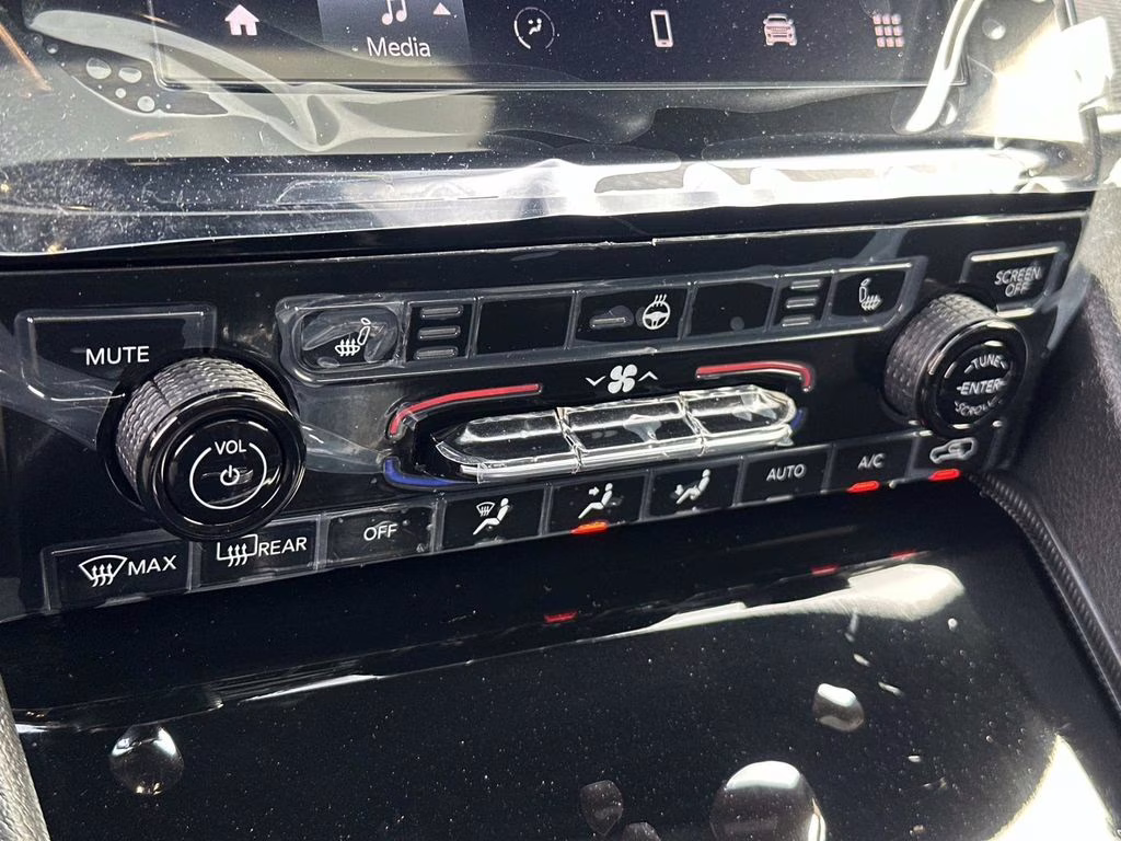 2025 Bright White Clearcoat Jeep Grand Cherokee Altitude X 4X4 SUV