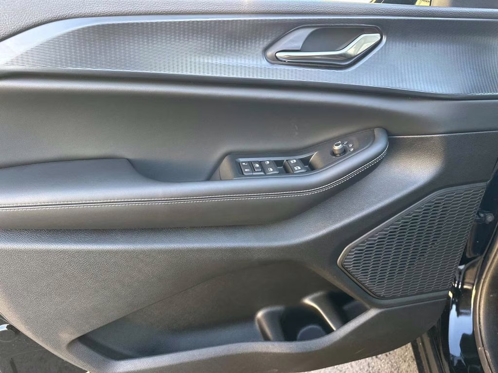 2025 Diamond Black Crystal Pearlcoat Jeep Grand Cherokee Altitude X 4X4 SUV