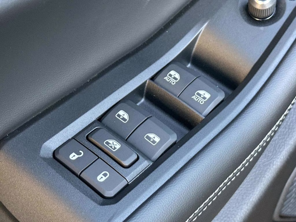 2025 Diamond Black Crystal Pearlcoat Jeep Grand Cherokee Altitude X 4X4 SUV