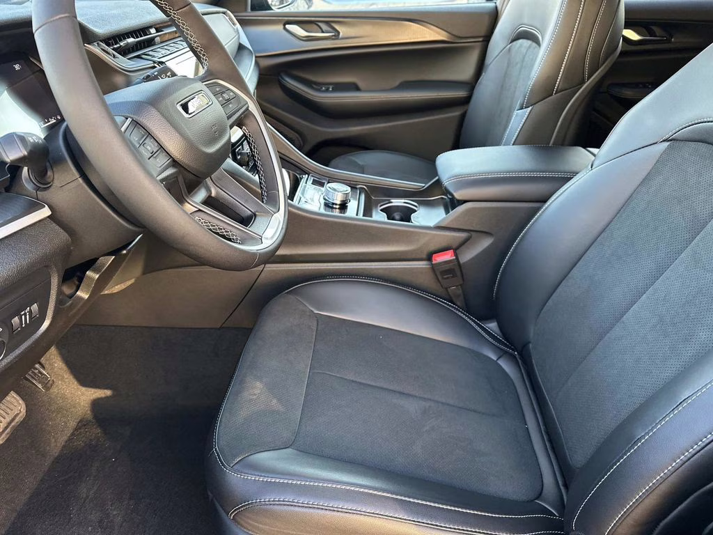 2025 Diamond Black Crystal Pearlcoat Jeep Grand Cherokee Altitude X 4X4 SUV