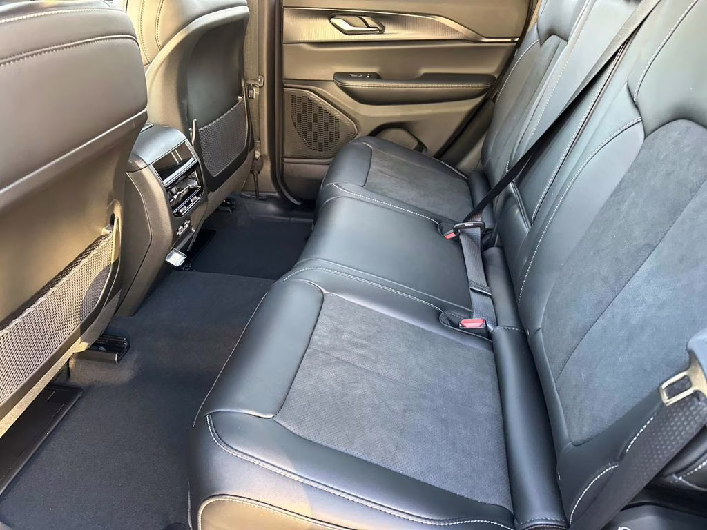 2025 Diamond Black Crystal Pearlcoat Jeep Grand Cherokee Altitude X 4X4 SUV