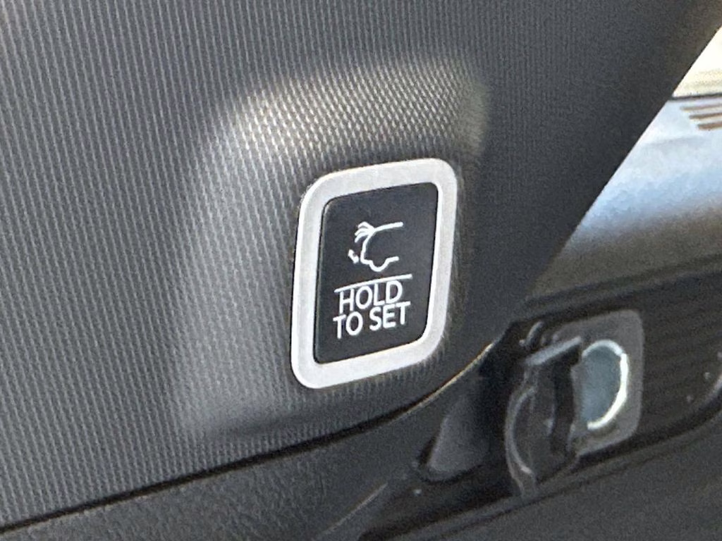 2025 Diamond Black Crystal Pearlcoat Jeep Grand Cherokee Altitude X 4X4 SUV