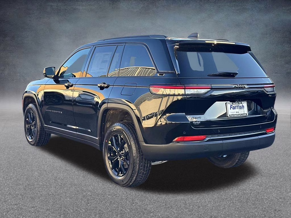 2025 Diamond Black Crystal Pearlcoat Jeep Grand Cherokee Altitude X 4X4 SUV