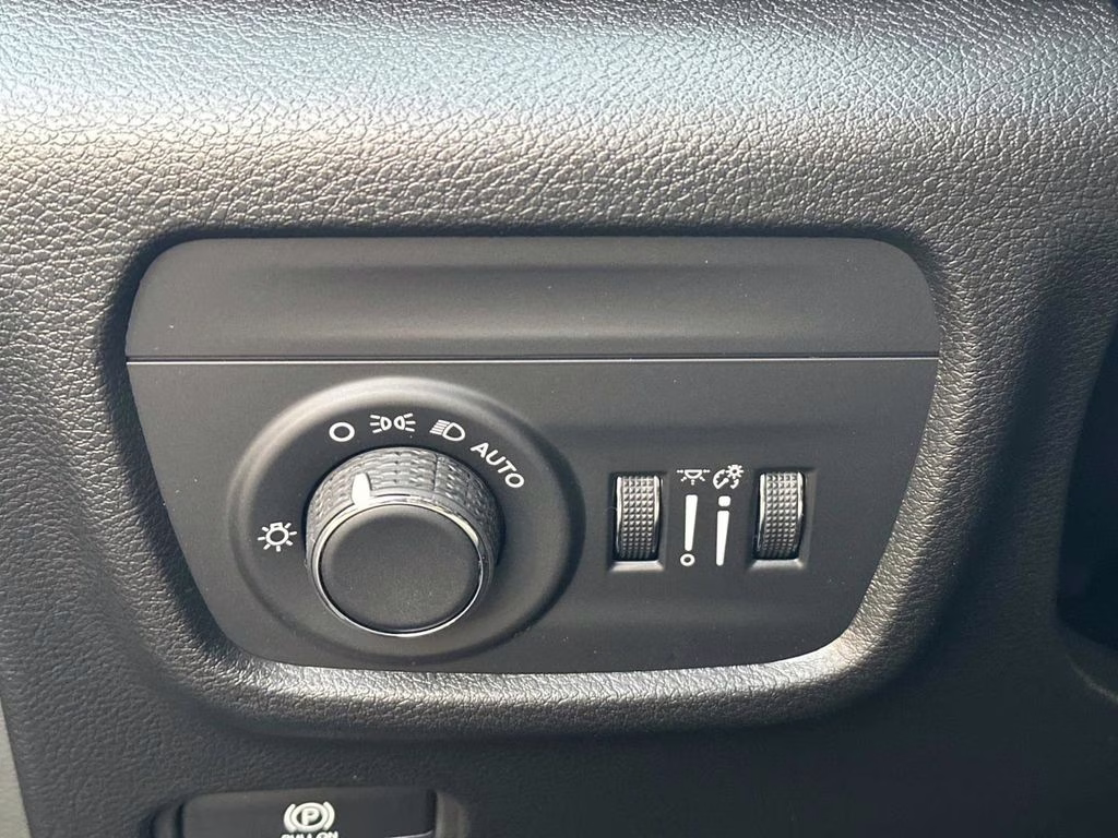 2025 Baltic Gray Metallic Clearcoat Jeep Grand Cherokee Altitude X 4X4 SUV