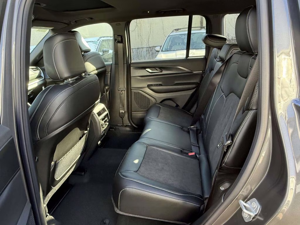 2025 Baltic Gray Metallic Clearcoat Jeep Grand Cherokee Altitude X 4X4 SUV