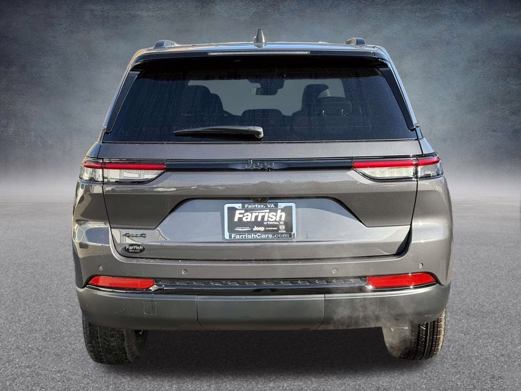 2025 Baltic Gray Metallic Clearcoat Jeep Grand Cherokee Altitude X 4X4 SUV