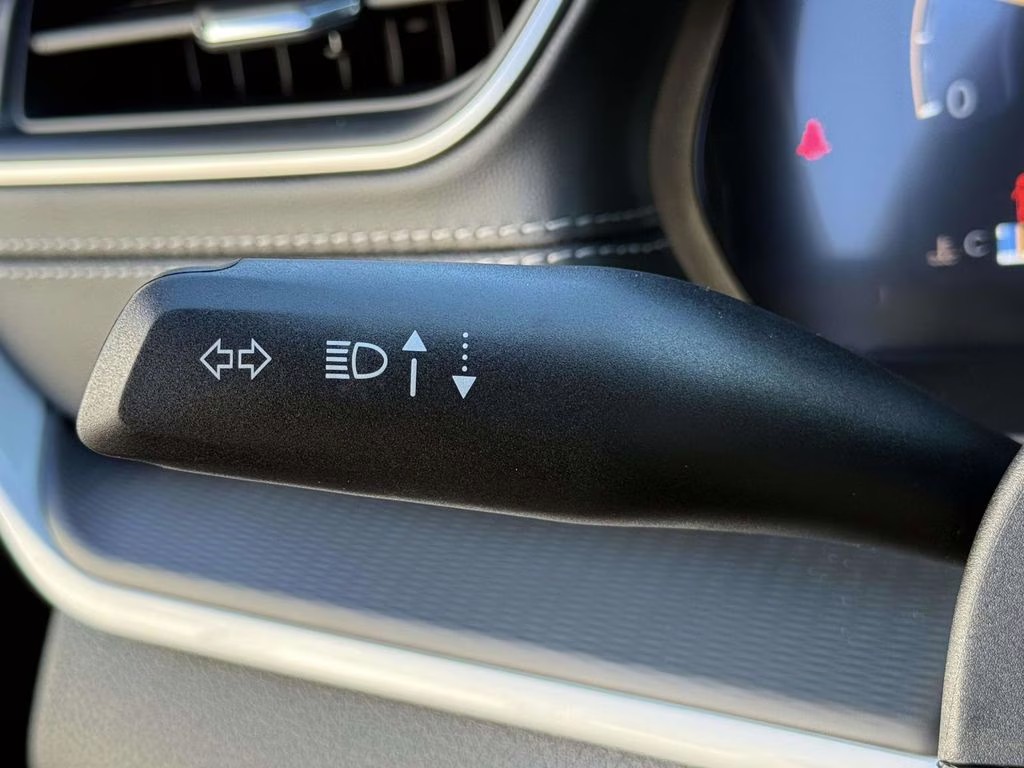 2025 Diamond Black Crystal Pearlcoat Jeep Grand Cherokee Altitude X 4X4 SUV