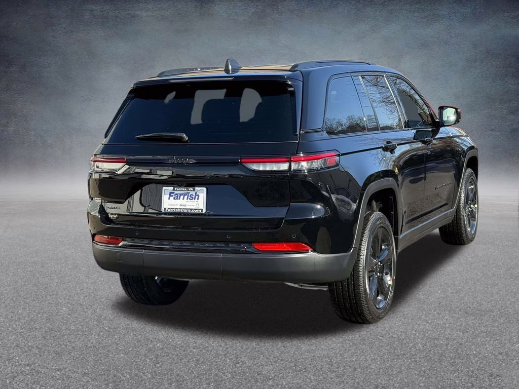 2025 Diamond Black Crystal Pearlcoat Jeep Grand Cherokee Altitude X 4X4 SUV