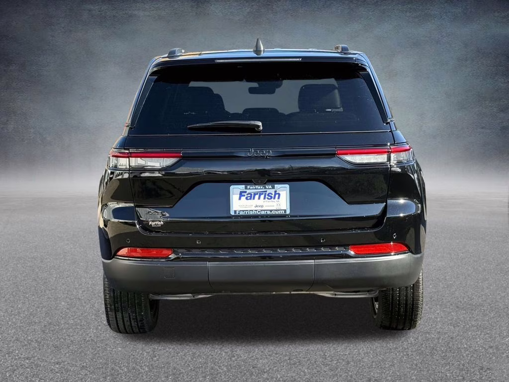 2025 Diamond Black Crystal Pearlcoat Jeep Grand Cherokee Altitude X 4X4 SUV
