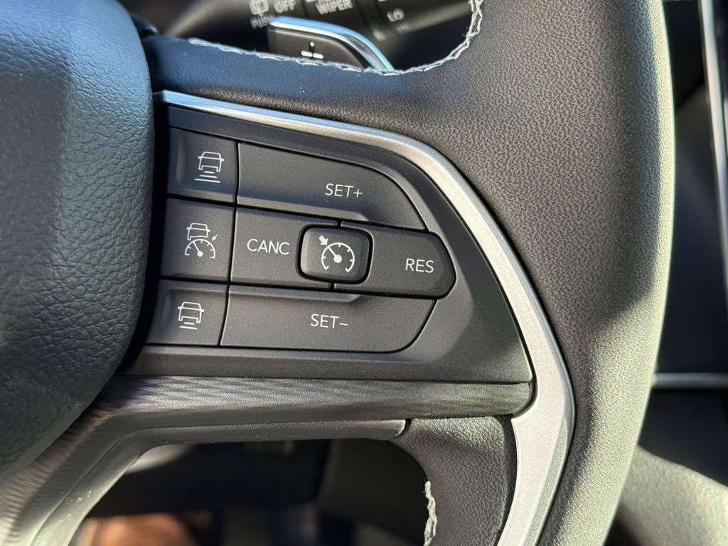 2025 Diamond Black Crystal Pearlcoat Jeep Grand Cherokee Altitude X 4X4 SUV