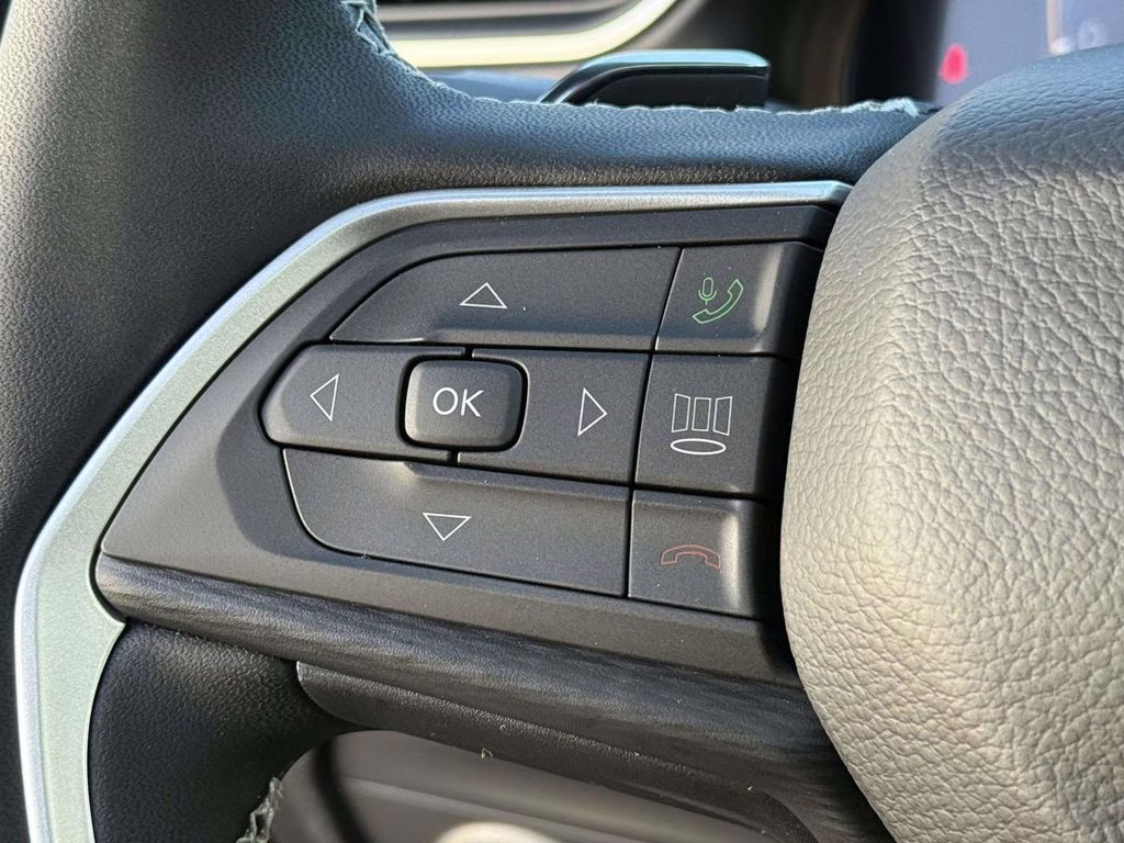 2025 Diamond Black Crystal Pearlcoat Jeep Grand Cherokee Altitude X 4X4 SUV