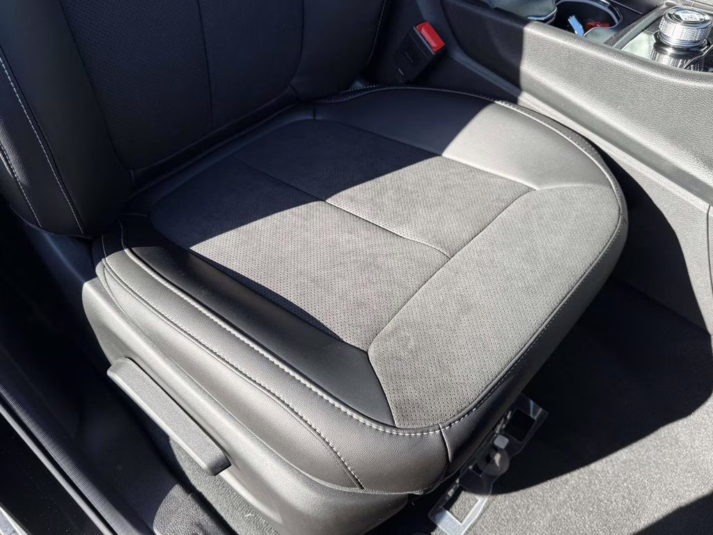 2025 Diamond Black Crystal Pearlcoat Jeep Grand Cherokee Altitude X 4X4 SUV