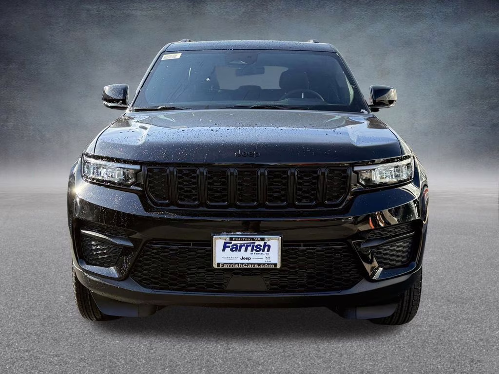 2025 Diamond Black Crystal Pearlcoat Jeep Grand Cherokee Altitude X 4X4 SUV