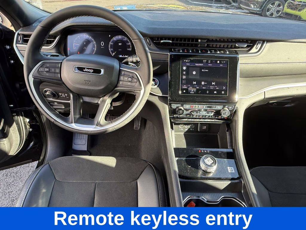 2025 Diamond Black Crystal Pearlcoat Jeep Grand Cherokee Altitude X 4X4 SUV