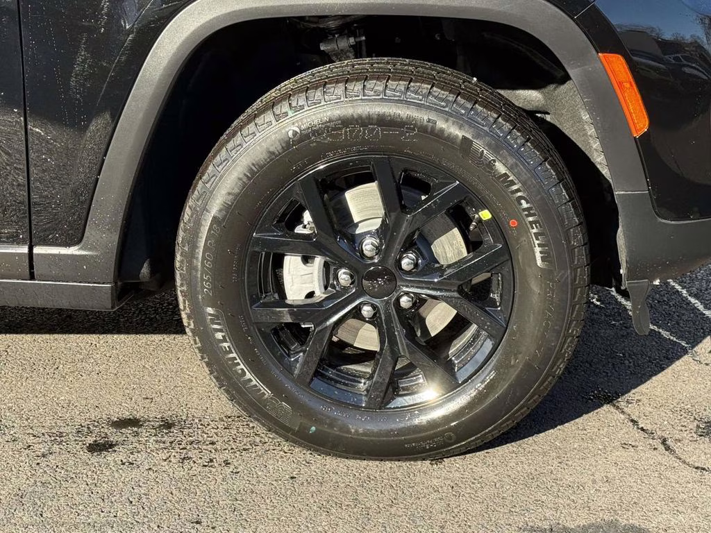 2025 Diamond Black Crystal Pearlcoat Jeep Grand Cherokee Altitude X 4X4 SUV