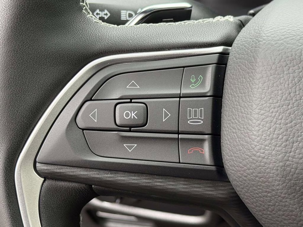 2025 Diamond Black Crystal Pearlcoat Jeep Grand Cherokee Altitude X 4X4 SUV