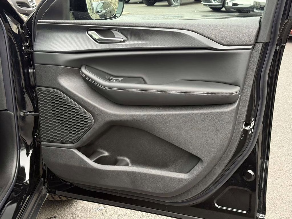 2025 Diamond Black Crystal Pearlcoat Jeep Grand Cherokee Altitude X 4X4 SUV