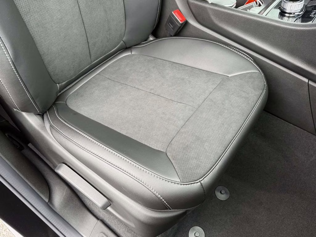 2025 Diamond Black Crystal Pearlcoat Jeep Grand Cherokee Altitude X 4X4 SUV