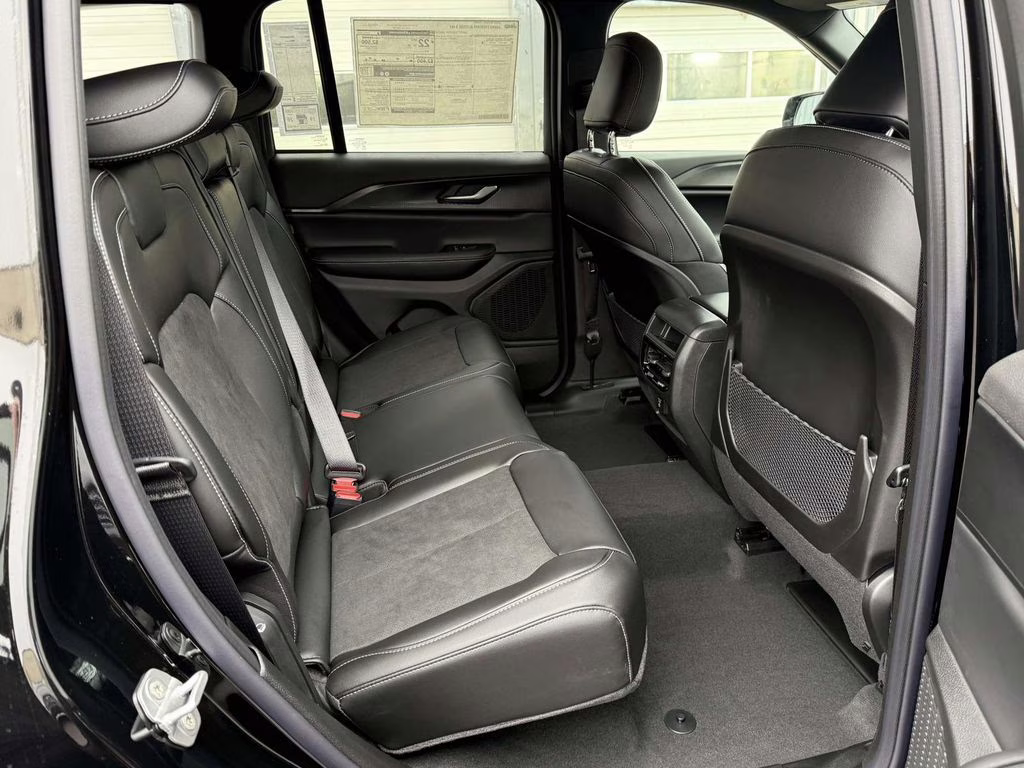 2025 Diamond Black Crystal Pearlcoat Jeep Grand Cherokee Altitude X 4X4 SUV