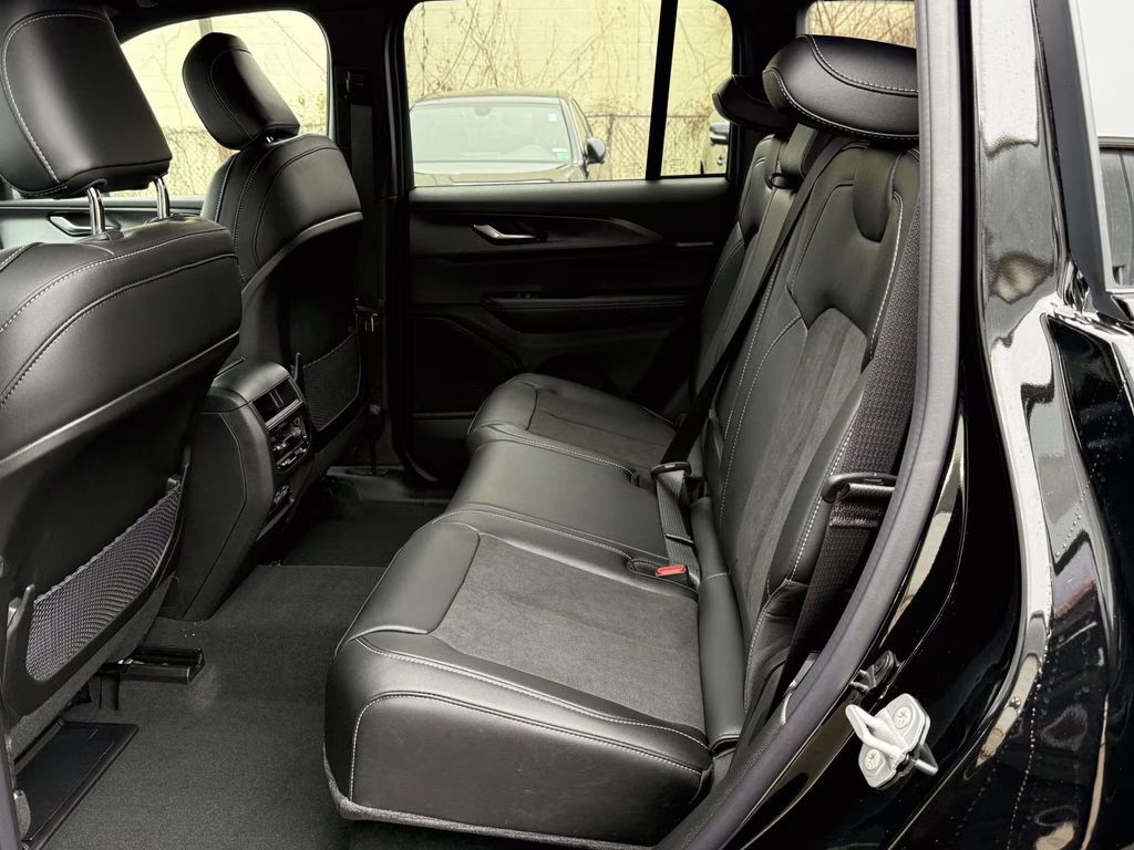 2025 Diamond Black Crystal Pearlcoat Jeep Grand Cherokee Altitude X 4X4 SUV