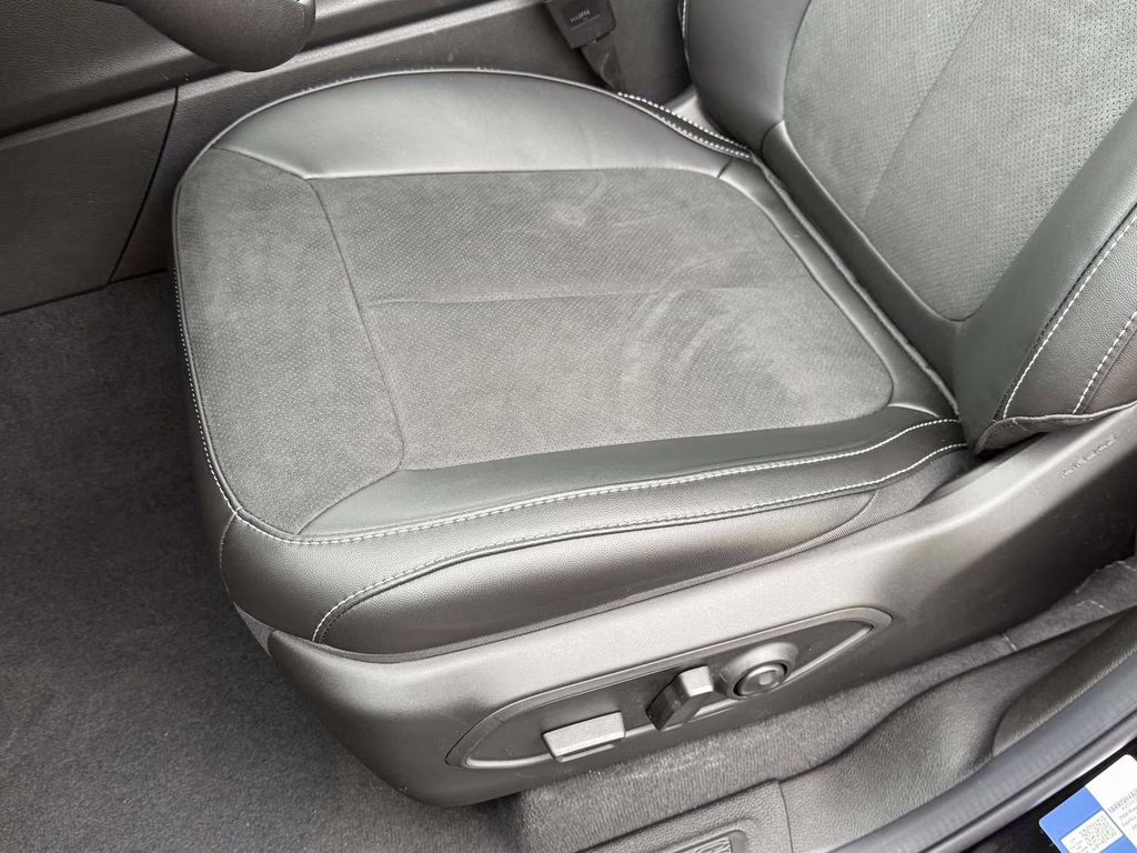 2025 Diamond Black Crystal Pearlcoat Jeep Grand Cherokee Altitude X 4X4 SUV