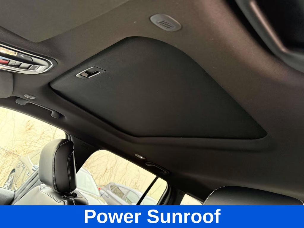 2025 Diamond Black Crystal Pearlcoat Jeep Grand Cherokee Altitude X 4X4 SUV